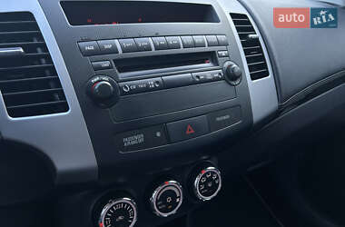 Внедорожник / Кроссовер Mitsubishi Outlander 2010 в 