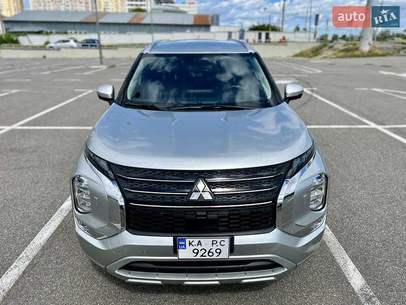 Внедорожник / Кроссовер Mitsubishi Outlander 2023 в Киеве