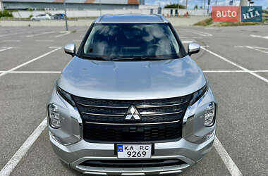 Внедорожник / Кроссовер Mitsubishi Outlander 2023 в 