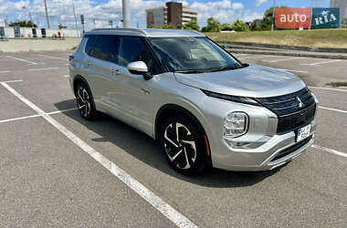 Внедорожник / Кроссовер Mitsubishi Outlander 2023 в 