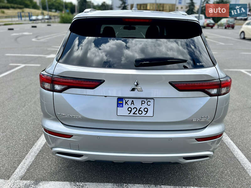 Внедорожник / Кроссовер Mitsubishi Outlander 2023 в Киеве