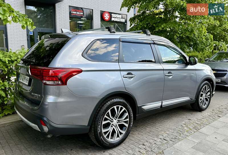 Внедорожник / Кроссовер Mitsubishi Outlander 2017 в Киеве