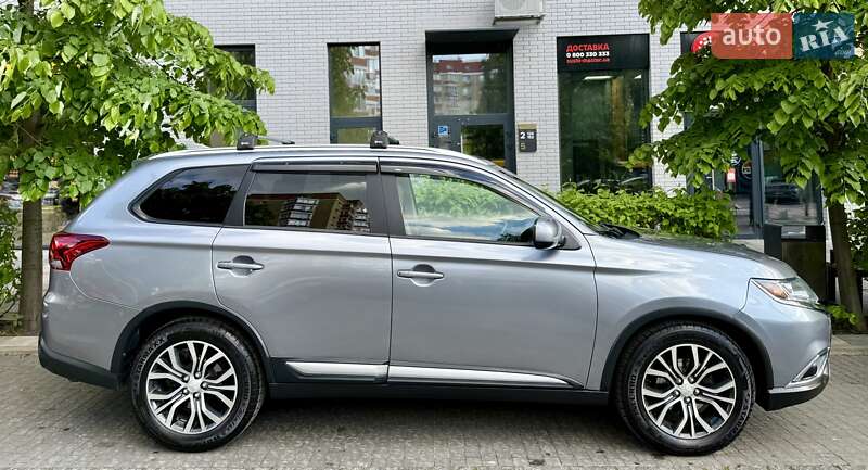 Внедорожник / Кроссовер Mitsubishi Outlander 2017 в Киеве