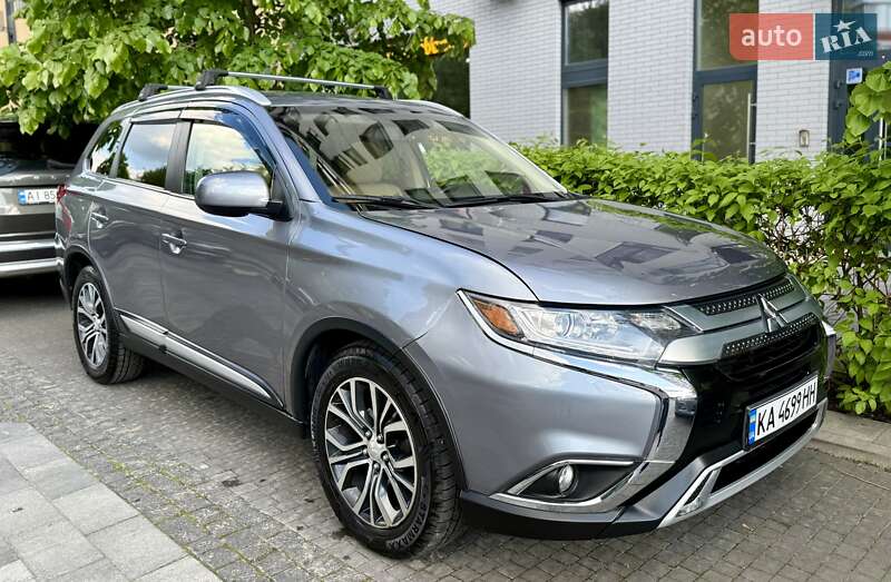 Внедорожник / Кроссовер Mitsubishi Outlander 2017 в Киеве