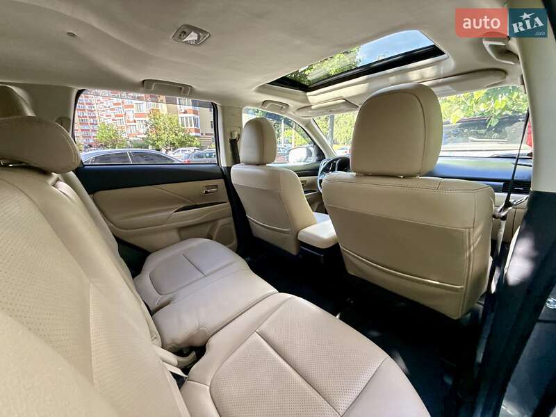 Внедорожник / Кроссовер Mitsubishi Outlander 2017 в Киеве
