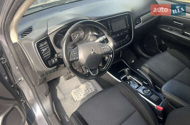 Внедорожник / Кроссовер Mitsubishi Outlander 2017 в 