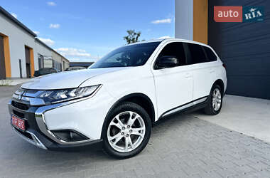 Внедорожник / Кроссовер Mitsubishi Outlander 2017 в Ровно