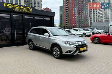 Позашляховик / Кросовер Mitsubishi Outlander 2023 в Києві