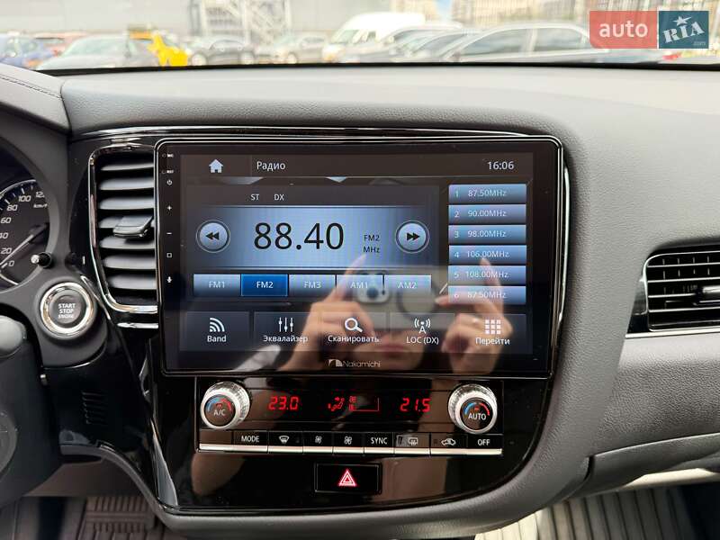 Внедорожник / Кроссовер Mitsubishi Outlander 2023 в Киеве