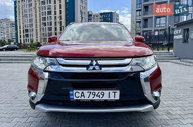 Внедорожник / Кроссовер Mitsubishi Outlander 2015 в 