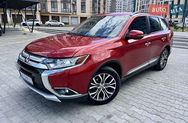 Внедорожник / Кроссовер Mitsubishi Outlander 2015 в 