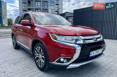 Внедорожник / Кроссовер Mitsubishi Outlander 2015 в 