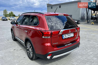 Внедорожник / Кроссовер Mitsubishi Outlander 2015 в 