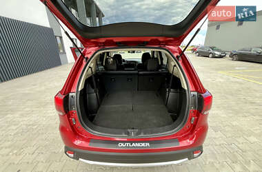 Внедорожник / Кроссовер Mitsubishi Outlander 2015 в 