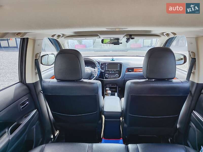 Внедорожник / Кроссовер Mitsubishi Outlander 2014 в Каменском фото 8 Внедорожник / Кроссовер Mitsubishi Outlander 2014 в Каменском