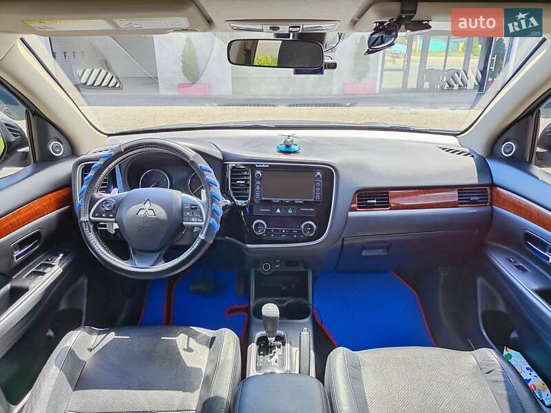 Внедорожник / Кроссовер Mitsubishi Outlander 2014 в Каменском фото 14 Внедорожник / Кроссовер Mitsubishi Outlander 2014 в Каменском