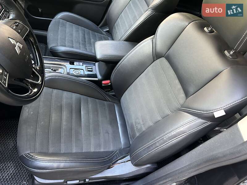 Внедорожник / Кроссовер Mitsubishi Outlander 2019 в Киеве
