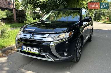 Позашляховик / Кросовер Mitsubishi Outlander 2019 в Києві