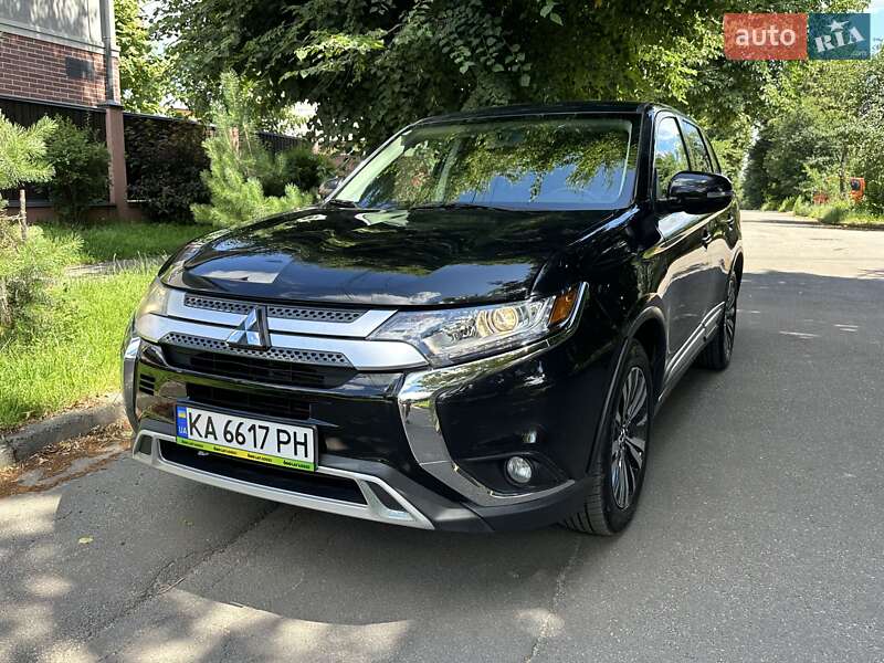 Внедорожник / Кроссовер Mitsubishi Outlander 2019 в Киеве