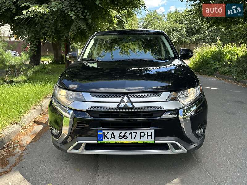 Внедорожник / Кроссовер Mitsubishi Outlander 2019 в Киеве