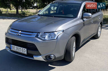 Позашляховик / Кросовер Mitsubishi Outlander 2014 в 