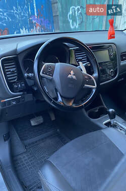 Позашляховик / Кросовер Mitsubishi Outlander 2014 в 
