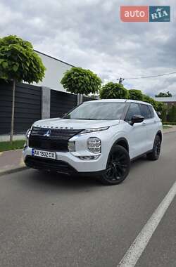 Внедорожник / Кроссовер Mitsubishi Outlander 2022 в 
