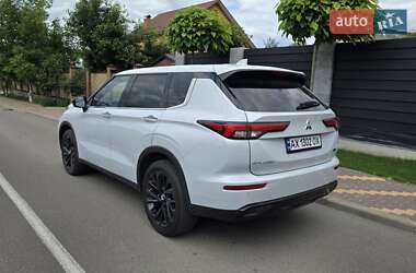 Внедорожник / Кроссовер Mitsubishi Outlander 2022 в 