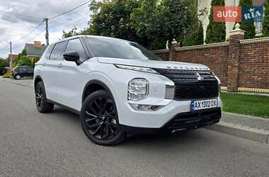 Внедорожник / Кроссовер Mitsubishi Outlander 2022 в 