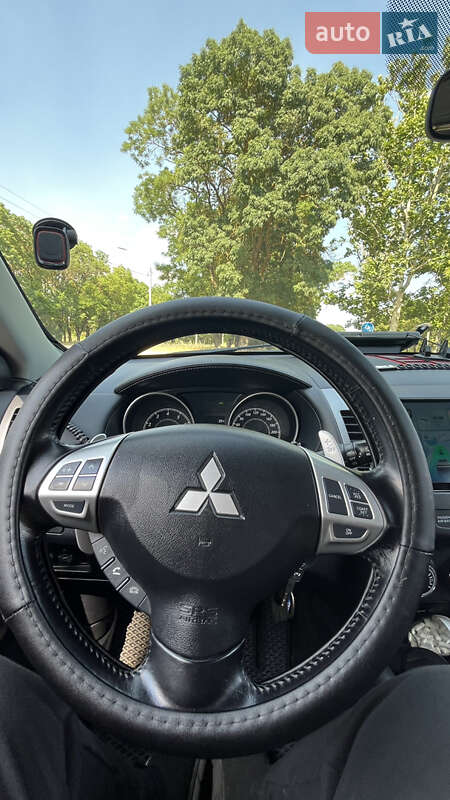 Внедорожник / Кроссовер Mitsubishi Outlander 2010 в Дружковке