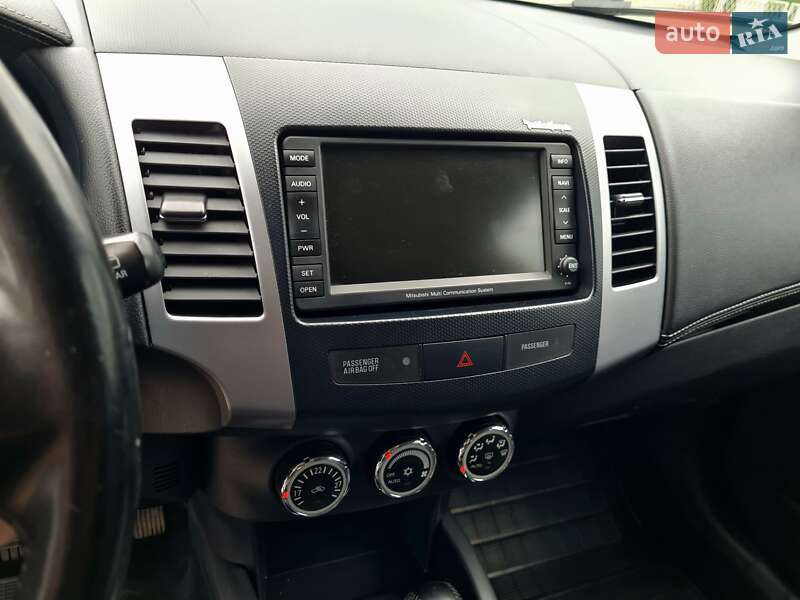 Позашляховик / Кросовер Mitsubishi Outlander 2010 в Білки
