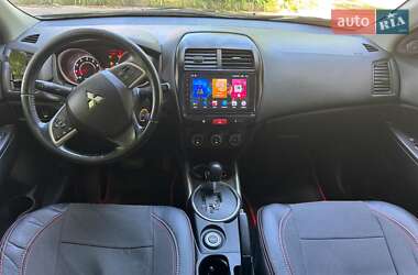 Внедорожник / Кроссовер Mitsubishi Outlander 2013 в 