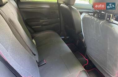 Внедорожник / Кроссовер Mitsubishi Outlander 2013 в 