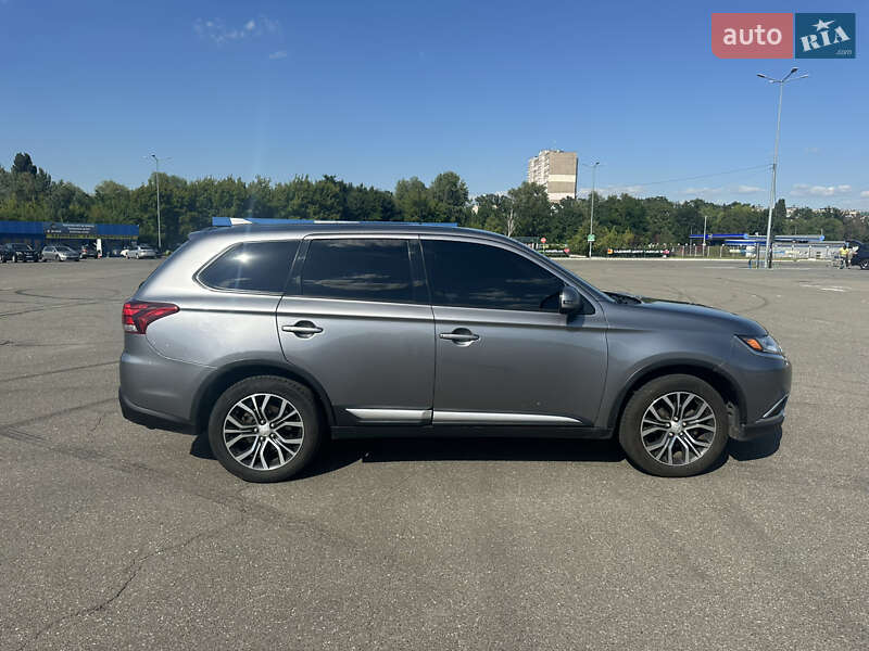 Внедорожник / Кроссовер Mitsubishi Outlander 2017 в Киеве фото 6 Внедорожник / Кроссовер Mitsubishi Outlander 2017 в Киеве