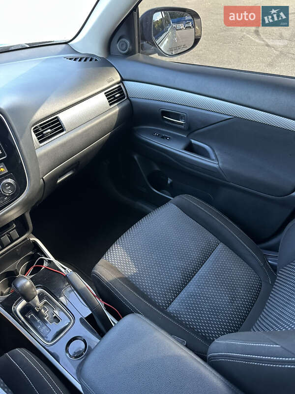 Внедорожник / Кроссовер Mitsubishi Outlander 2017 в Киеве фото 14 Внедорожник / Кроссовер Mitsubishi Outlander 2017 в Киеве