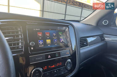 Внедорожник / Кроссовер Mitsubishi Outlander 2019 в 