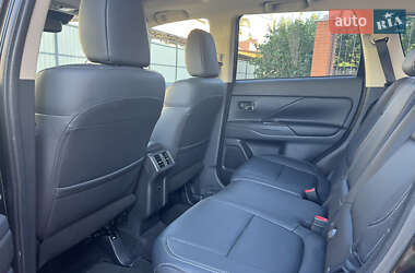 Внедорожник / Кроссовер Mitsubishi Outlander 2019 в 