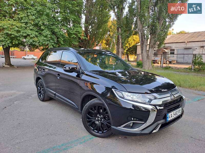 Внедорожник / Кроссовер Mitsubishi Outlander 2018 в 