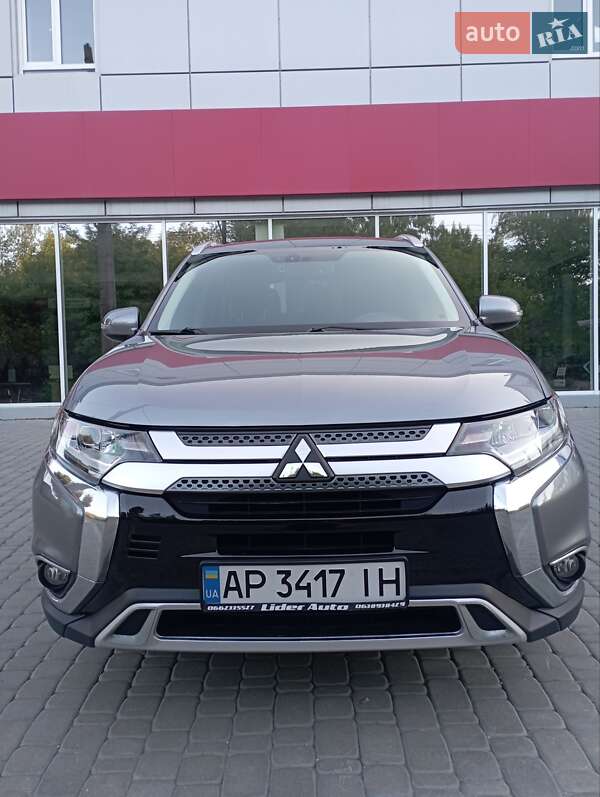 Позашляховик / Кросовер Mitsubishi Outlander 2017 в Запоріжжі