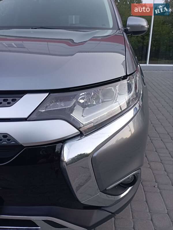 Позашляховик / Кросовер Mitsubishi Outlander 2017 в Запоріжжі