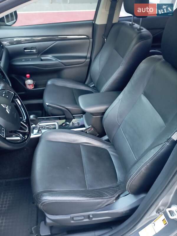 Позашляховик / Кросовер Mitsubishi Outlander 2017 в Запоріжжі