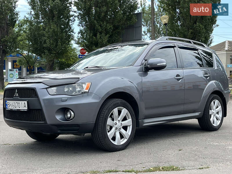 Внедорожник / Кроссовер Mitsubishi Outlander 2011 в 