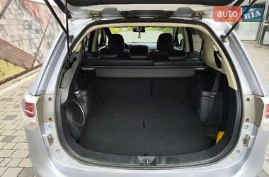 Внедорожник / Кроссовер Mitsubishi Outlander 2013 в 