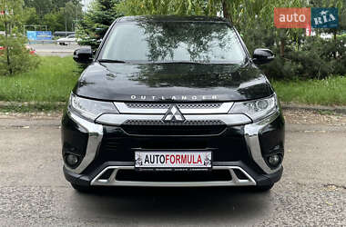 Внедорожник / Кроссовер Mitsubishi Outlander 2021 в 