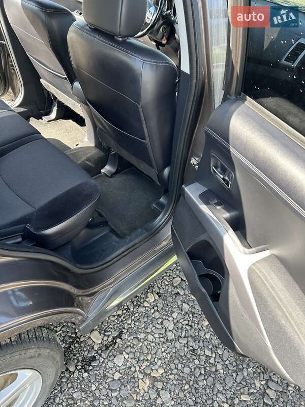 Внедорожник / Кроссовер Mitsubishi Outlander 2011 в Косове