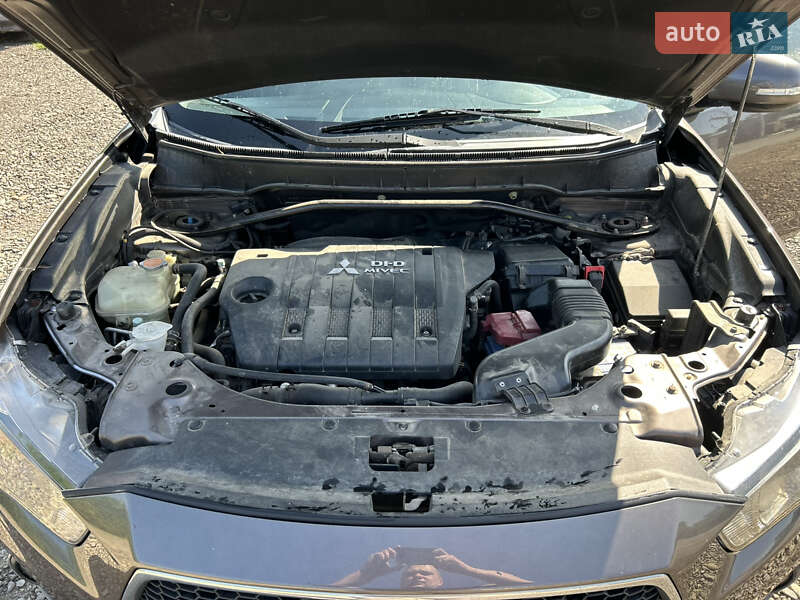 Внедорожник / Кроссовер Mitsubishi Outlander 2011 в Косове