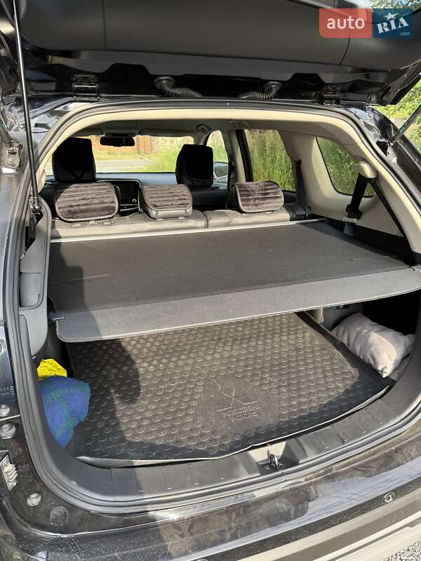 Позашляховик / Кросовер Mitsubishi Outlander 2021 в Львові