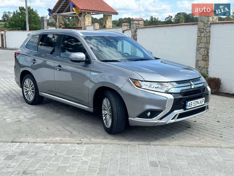 Внедорожник / Кроссовер Mitsubishi Outlander 2020 в Виннице