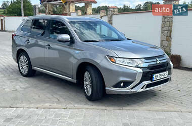 Внедорожник / Кроссовер Mitsubishi Outlander 2020 в 