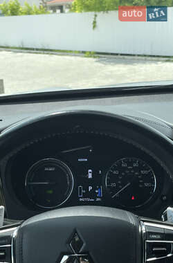 Внедорожник / Кроссовер Mitsubishi Outlander 2020 в 